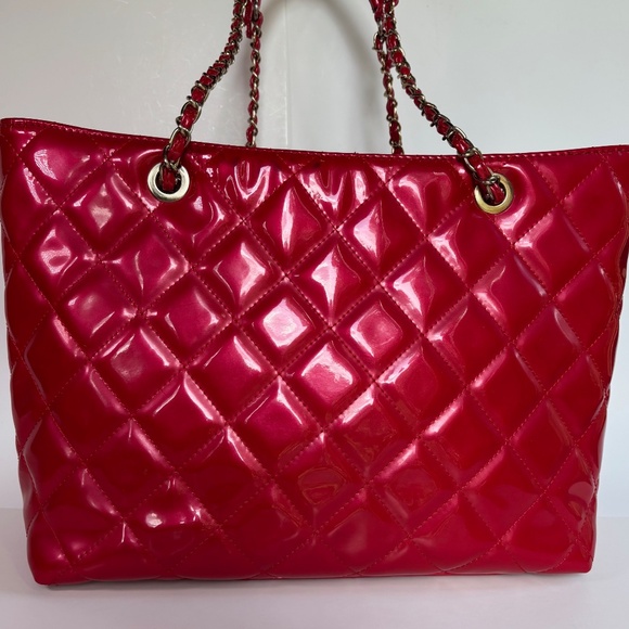 Red Quilted Vinyl Bag w/Gold Hardware and Purse Charm - Picture 2 of 10
